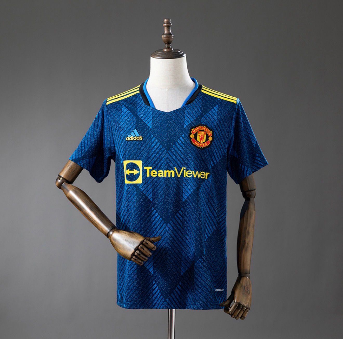 Manchester United 2021/22 Third Retro Kit