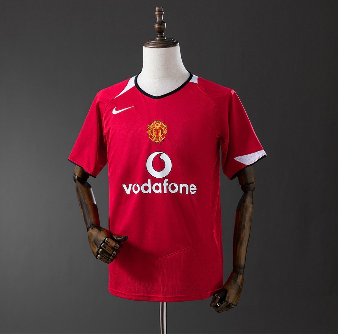 Manchester United 2005/06 Home Retro Kit