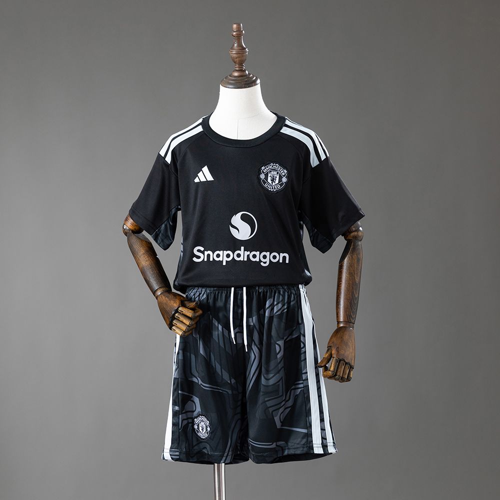 Manchester United 2026/27 Goalkeeper Kids Kit