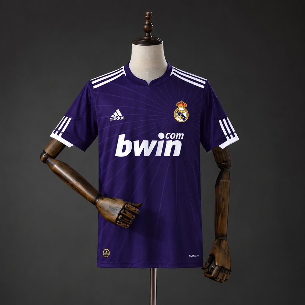 Real Madrid 2010/11 Third Retro Kit