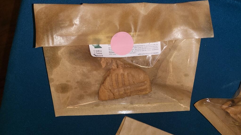 200mg THC Peanut Butter Cookie Sandwich.