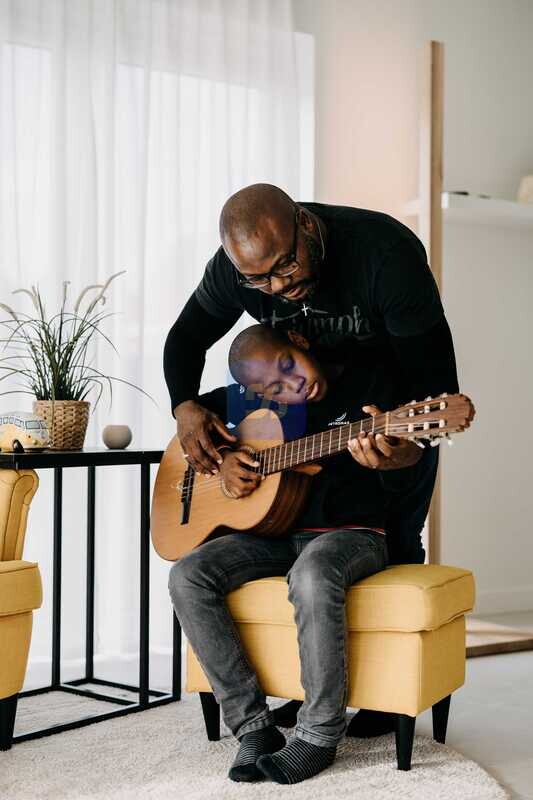 Vader, kind, gitaar