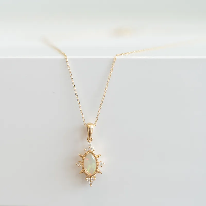 Ethereal Collar de Opalo