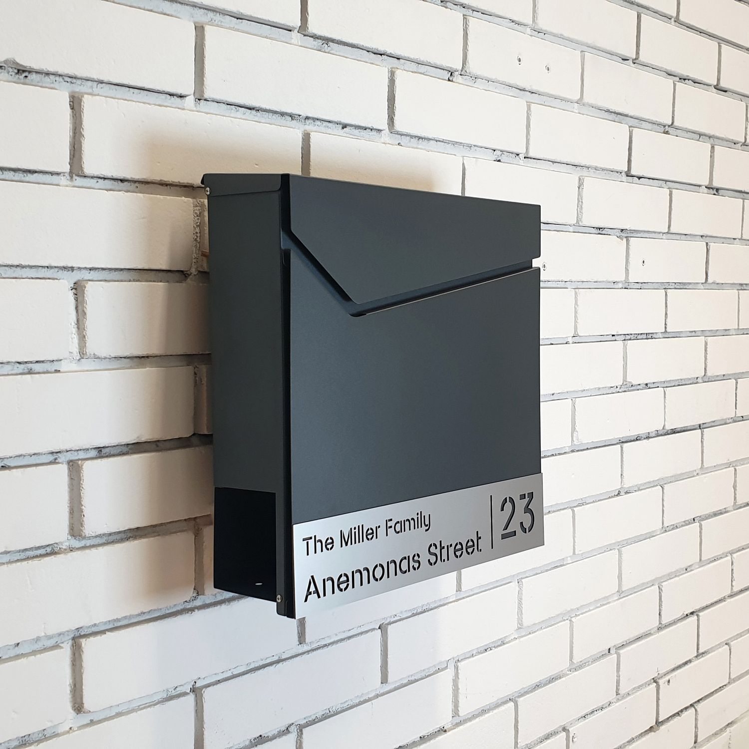 Mailbox Lumina P-01 by Studio Carino - Modern Wall-Mounted Anthracite Mailbox