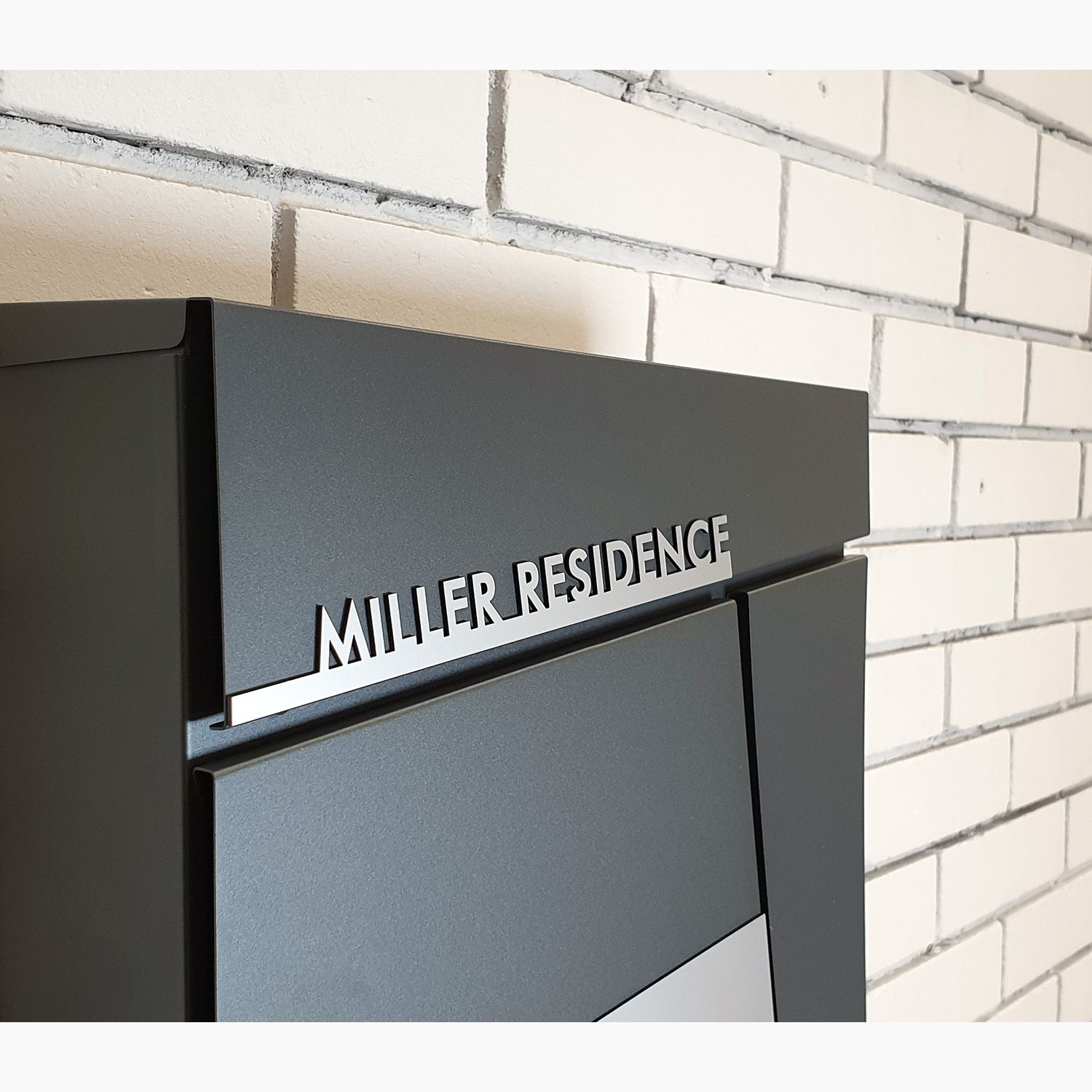Mailbox Quadro P-01 by Studio Carino - Modern Wall-Mounted Anthracite Mailbox