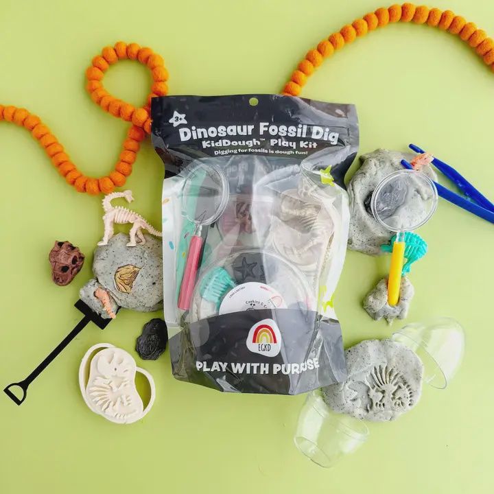 Dinosaur Fossil Dig (Cookies &amp; Cream) Kiddough Play Kit