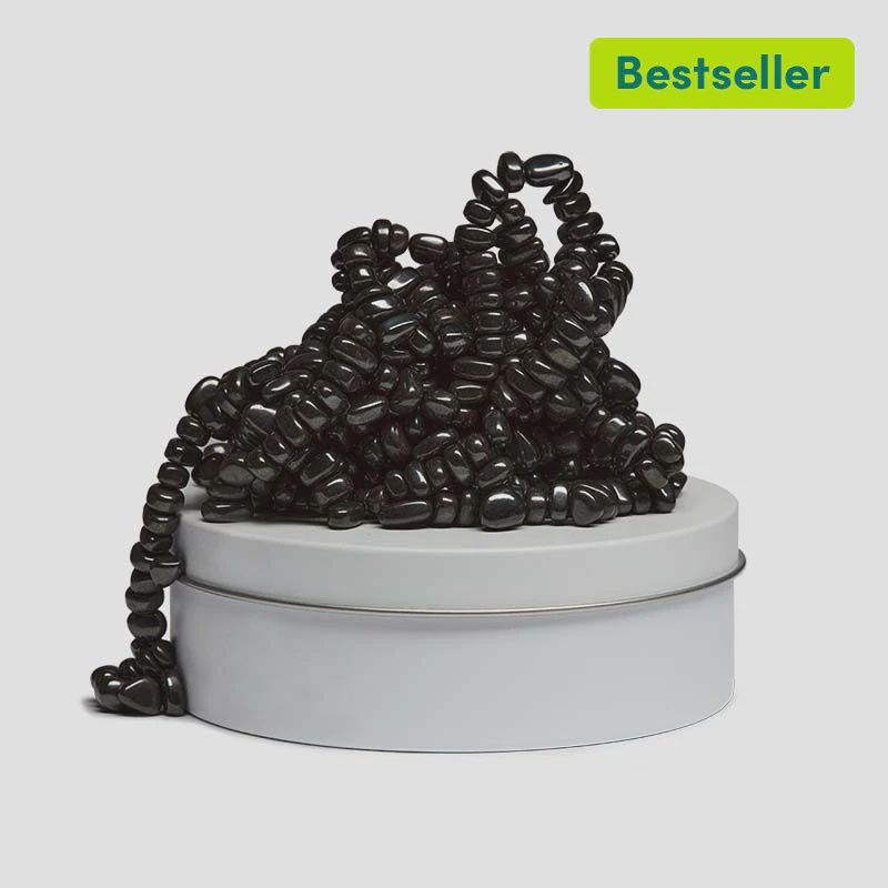 Speks. Crags. White Tin, Black Magnets