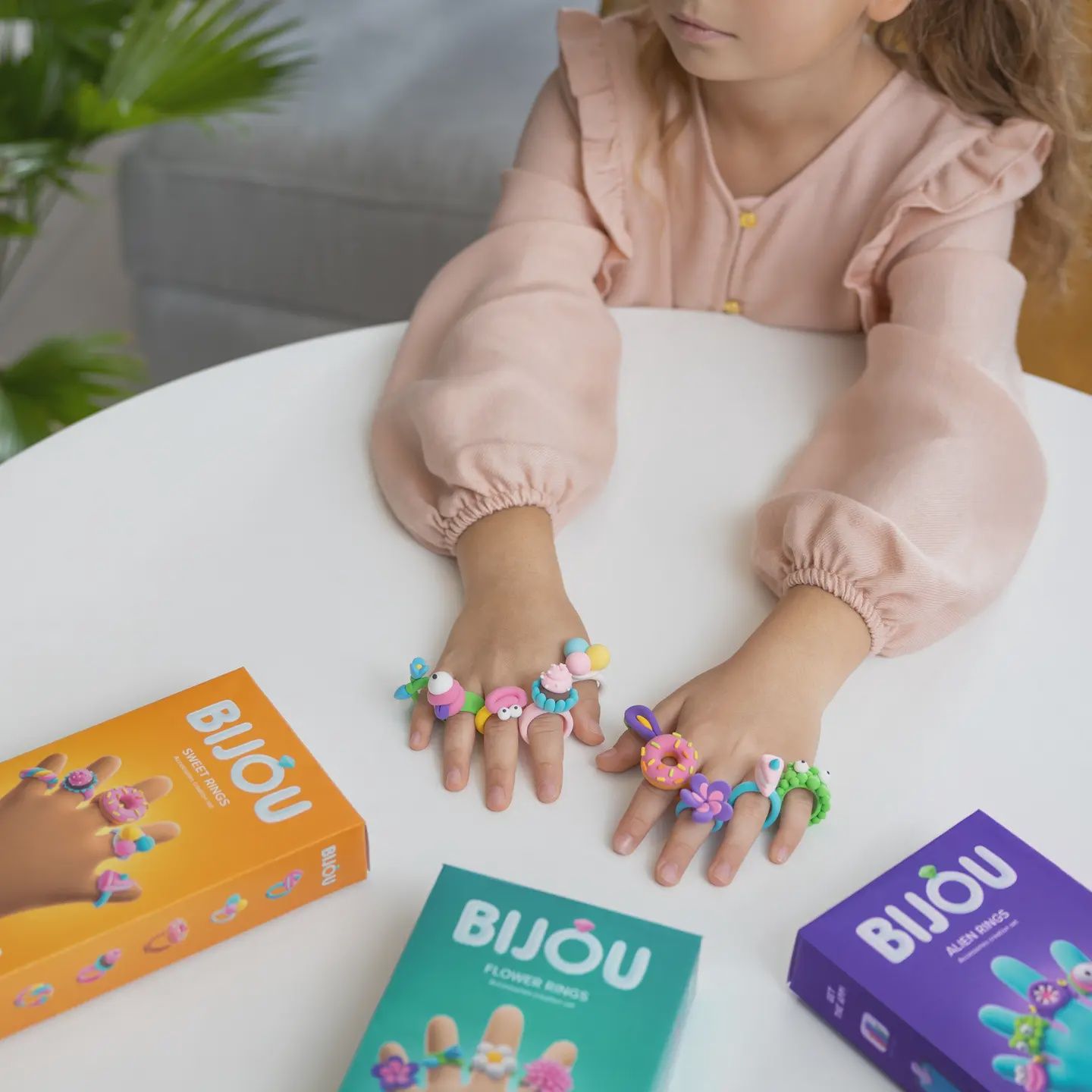 Hey Clay Bijou Flower Ring