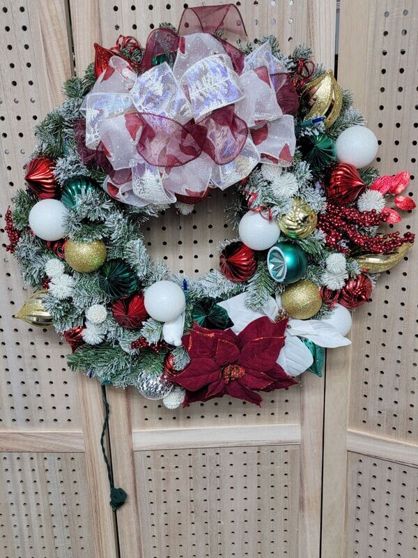 Lighted Victorian Evergreen Wreath