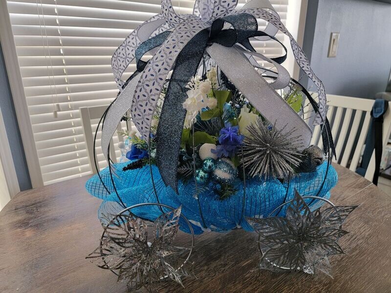 Christmas Carriage Centerpiece