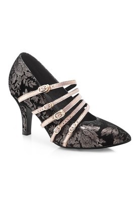 Black & Gold Capezio Shoe Size 8 Black & Gold Capezio Shoe Size 8