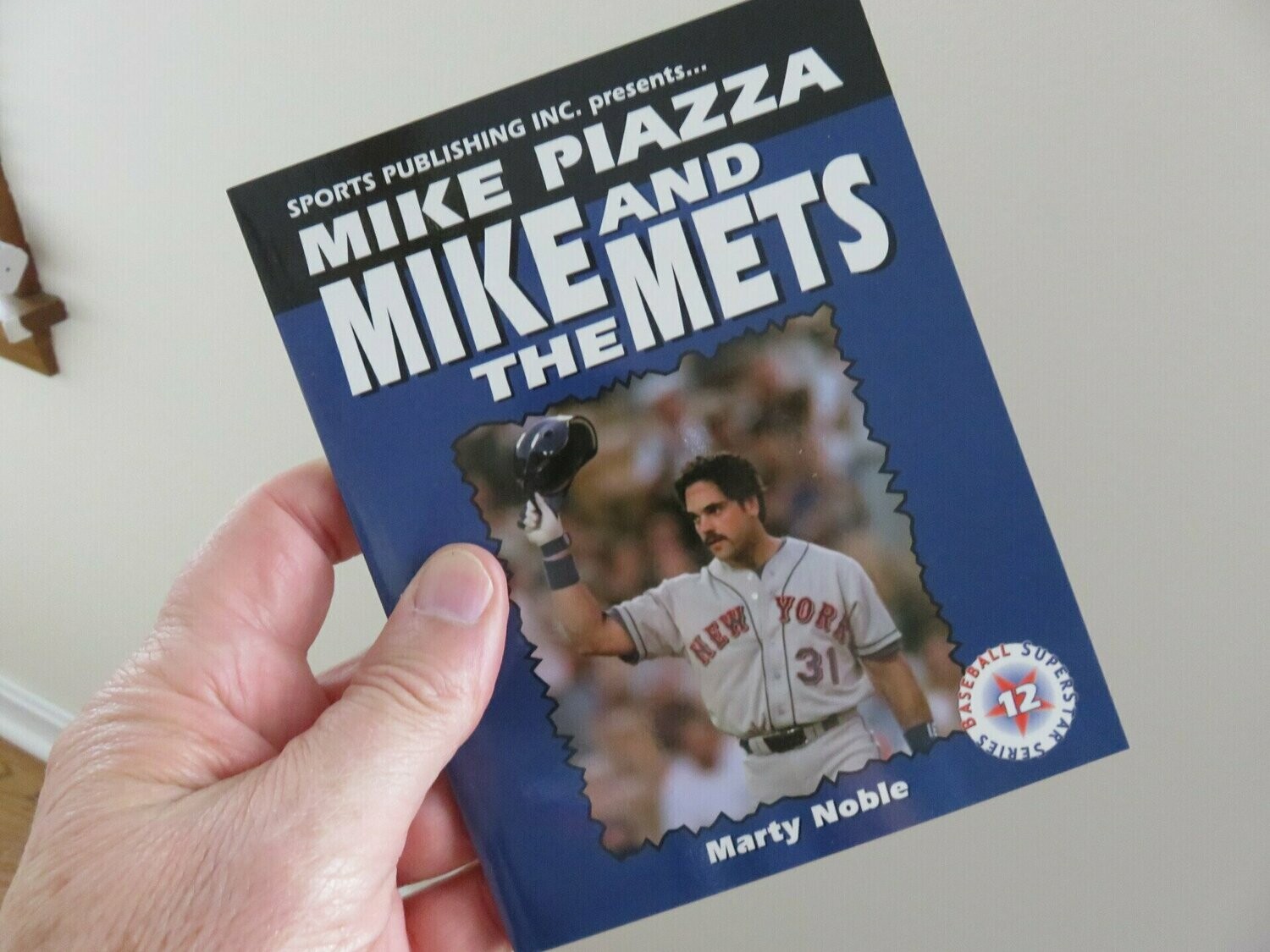 Item.M.33.MIKE PIAZZA: Mike and the Mets (KIDS BOOK)