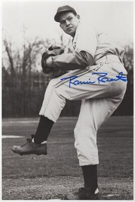 Item.A.37.Robin Roberts signed 8x10 photo as a Michigan State pitcher