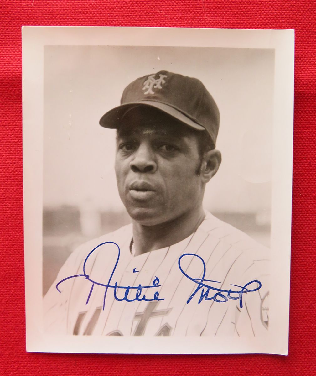 Item.A.117.Willie Mays autograph on 3.5 x 5" photo AND H.O.F. Plaque Card