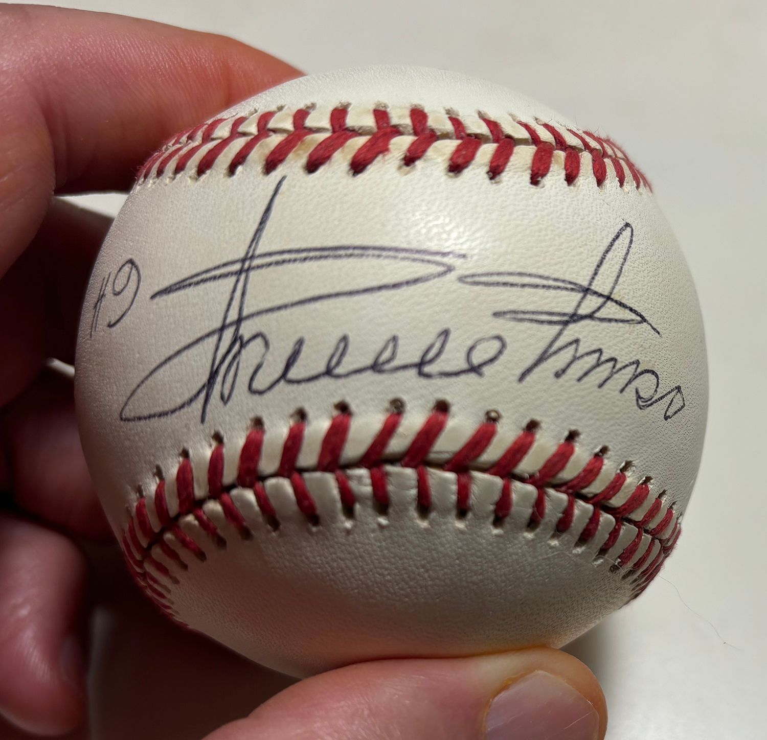 Item.A.120.Minnie Minoso autographed baseball