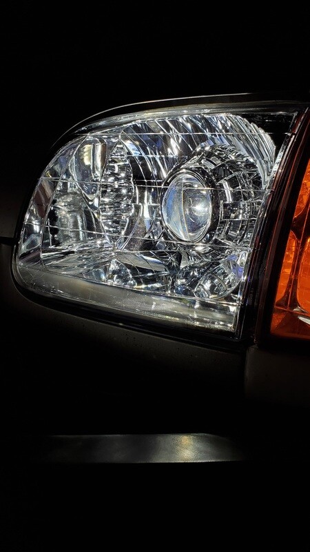 Toyota Tundra 00-06 Projector Retrofit Headlight Kit