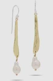 ODE PEARL SINGLE DROP EARRINGS BRASS