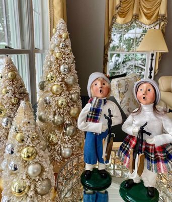 Byers&#39; Choice Carolers