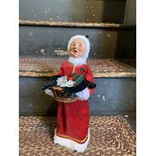 MRS CLAUS WITH BASKET