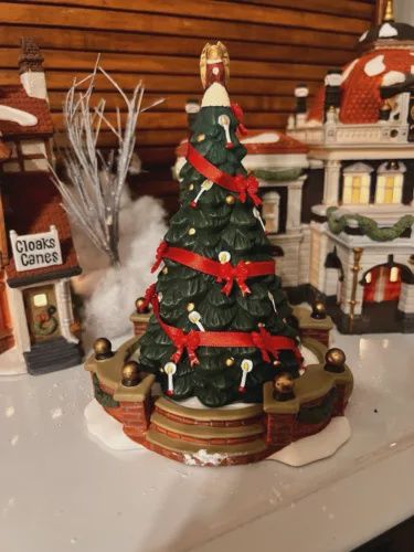 DICKENS TOWN TREE
