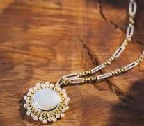 BRING THE GLOW PENDANT