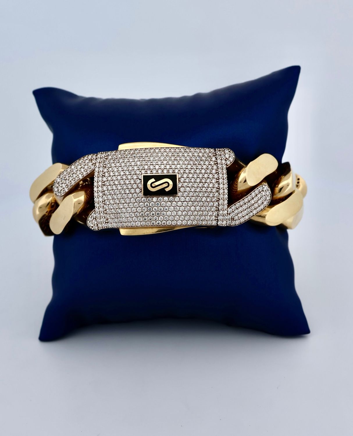Brazalete Monaco 10k Dimensiones 7.5" x 20mm Peso 35.6g HO10007289