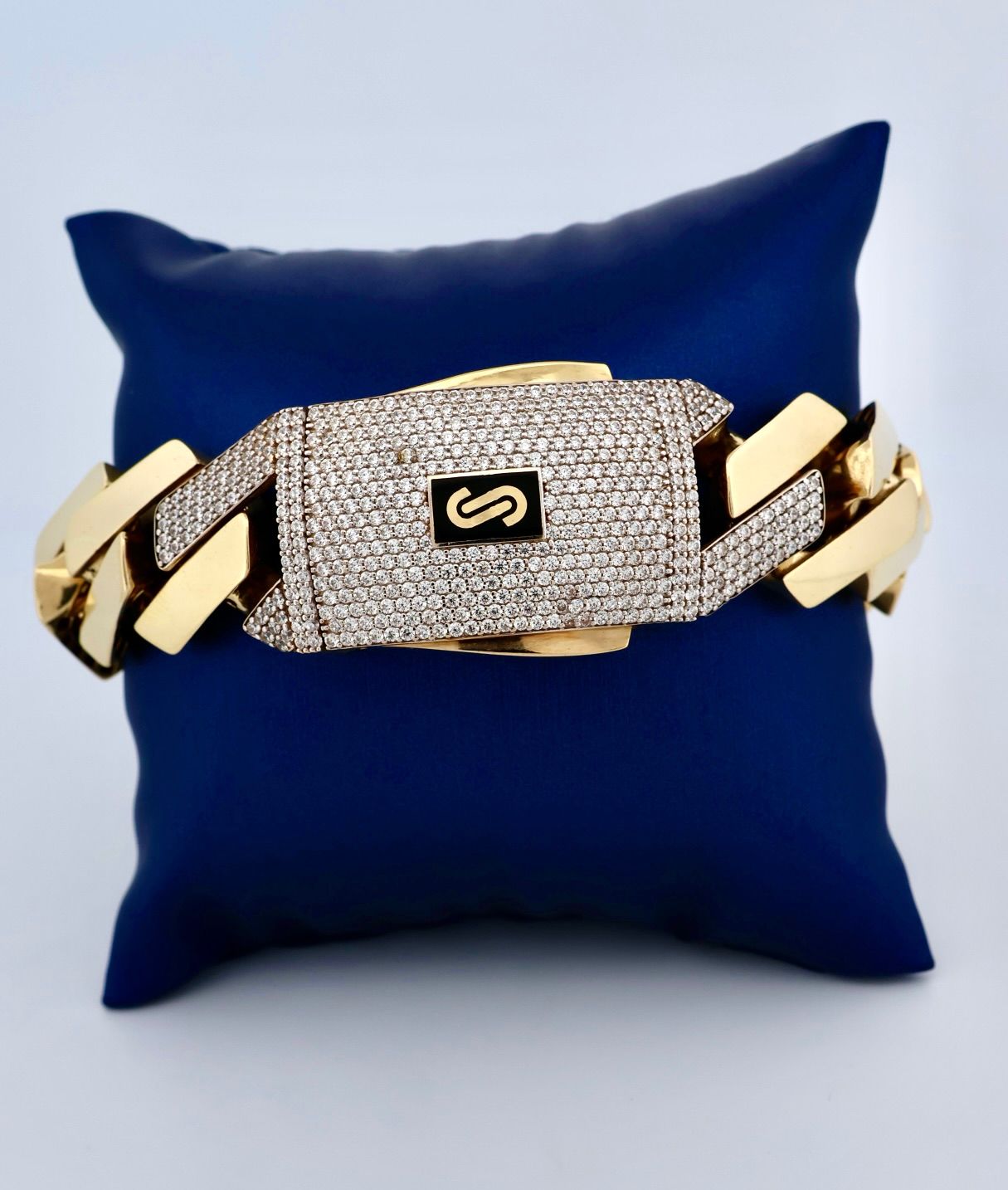 Brazalete Monaco Edge 10k Dimensiones 9" x 18mm Peso 35.7g HO10009845
