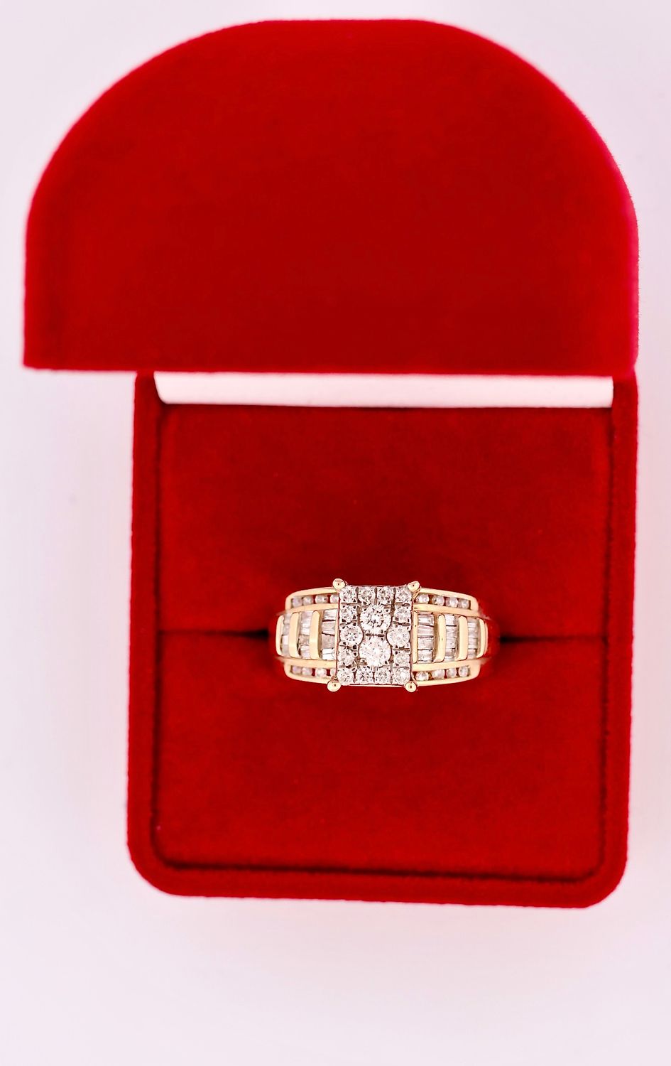 Anillo de Diamante 10k Size 7.5 Peso 5.1g MU100010427