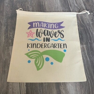 Making Waves In Kindergarten Drawstring Sac