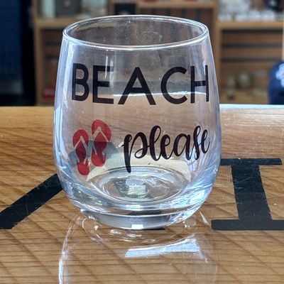 Beach Please Wine Glass