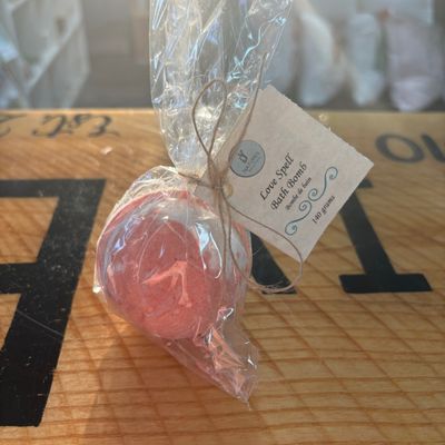 Love Spell Bath Bomb 140g