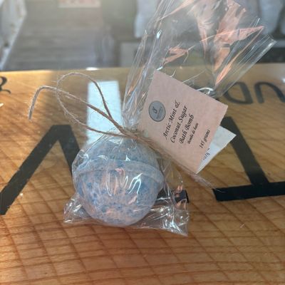 Artic Mint and Coconut Sugar Bath Bomb 140g