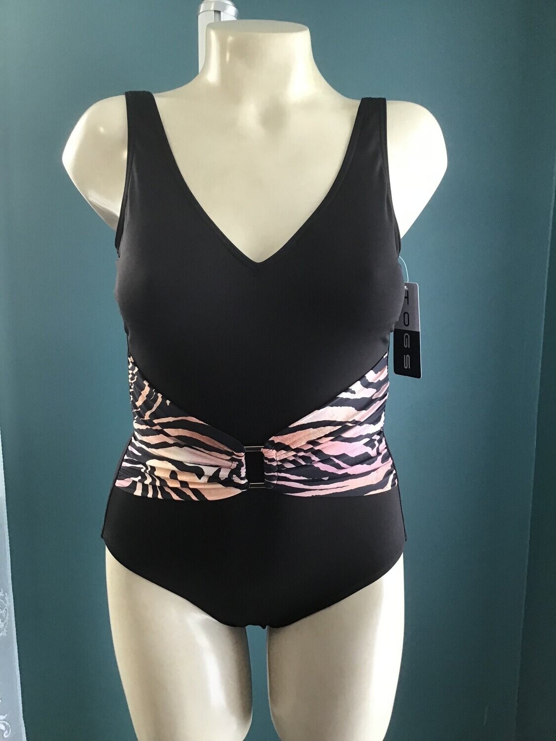 21P2857 V Neck w Print Ruch, Color: Tiger Balm, Size: 6