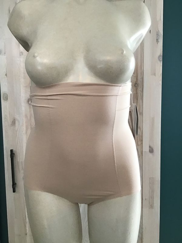808330 Hi-Waist Brief