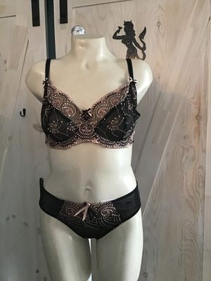 B2271 Nicole See-Thru Lace