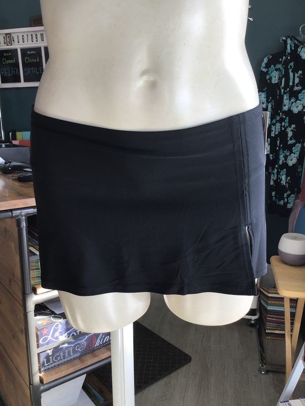 U1-BK Solid Skirt with Front Slit