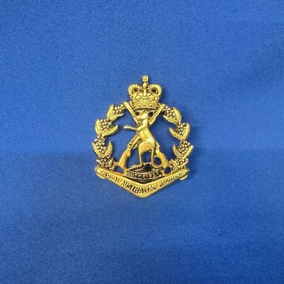 Skippy Metal Badge Black Gold 75x58mm