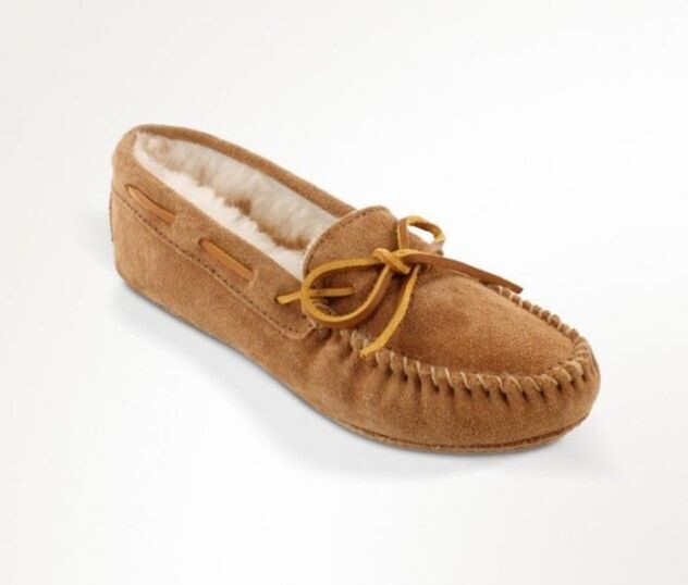 Womens Minnetonka Sheepskin Soft Sole M & W