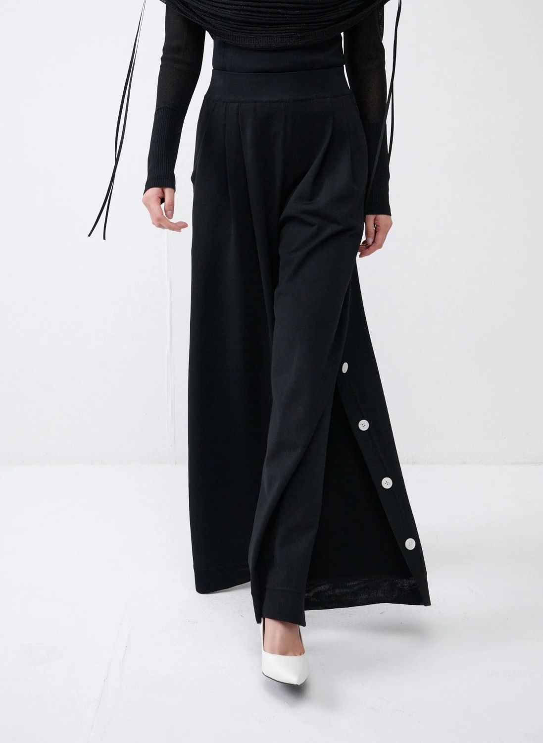 Button-Slit Wide Leg Trouser