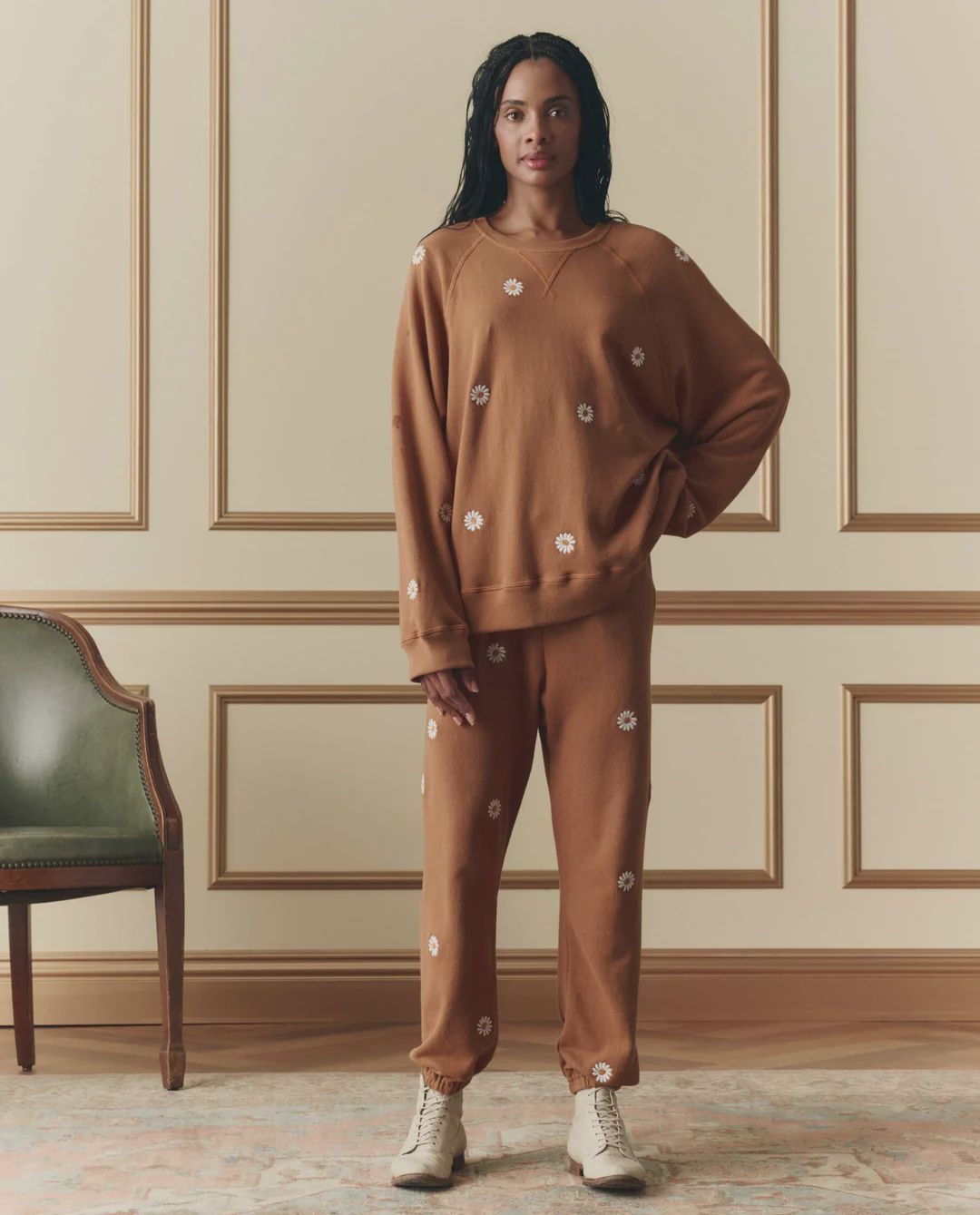 The Slouch Sweatshirt w/ Floating Daisy