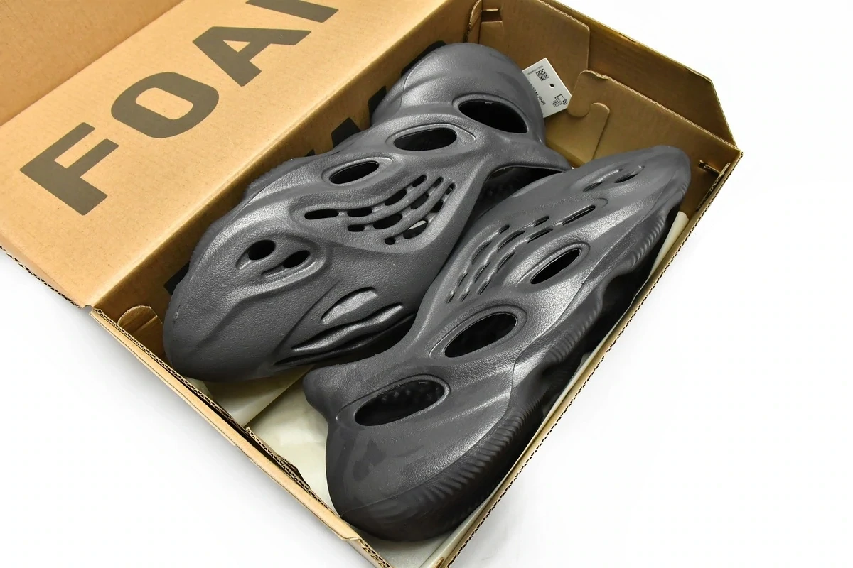 Yeezy Foam RNNR