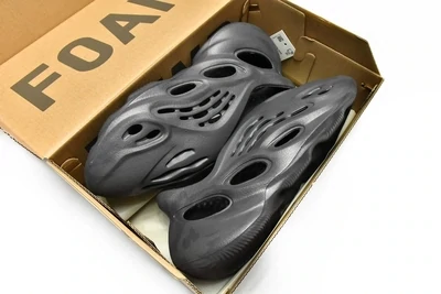 Yeezy Foam RNNR