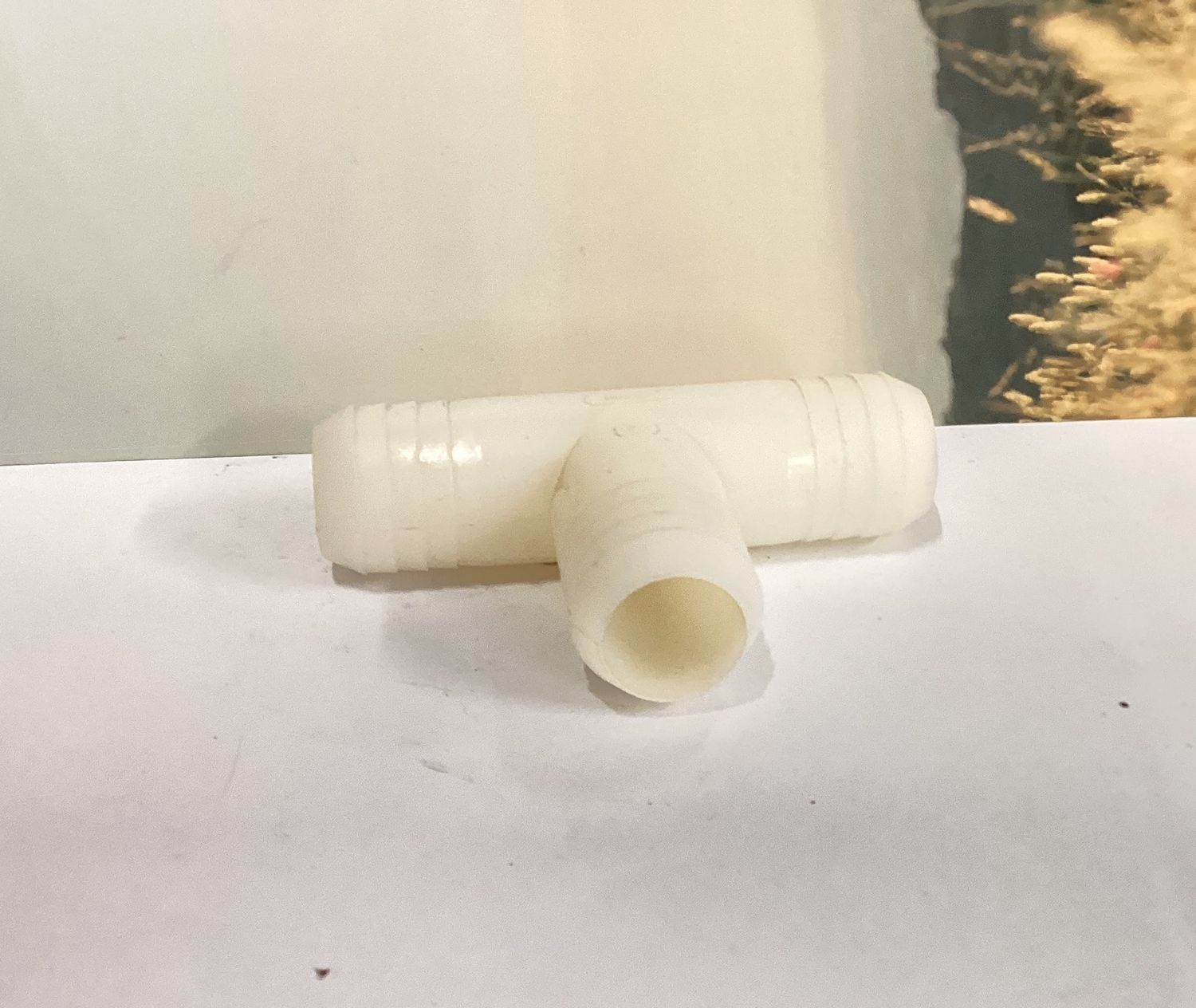 Tee nylon hose barbed 1"