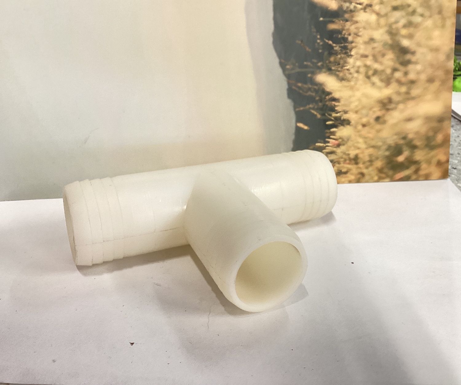 Tee nylon hose barbed 11/2"