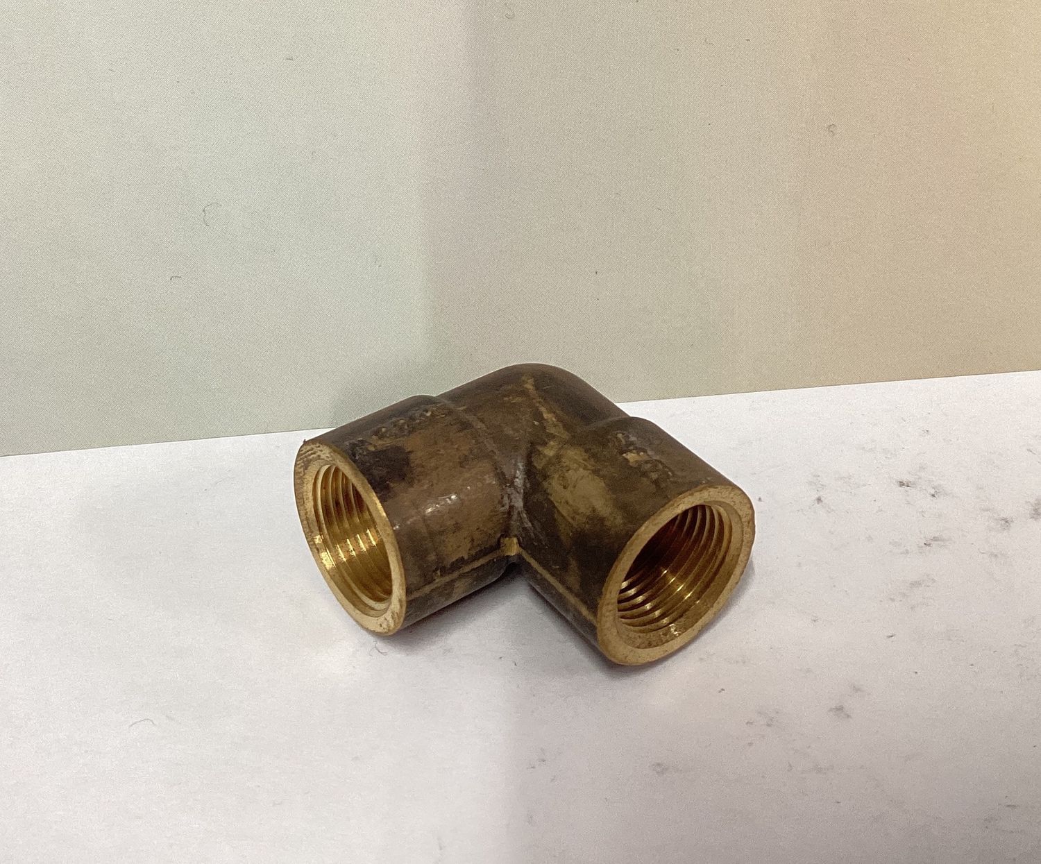 Brass elbow 3/8"