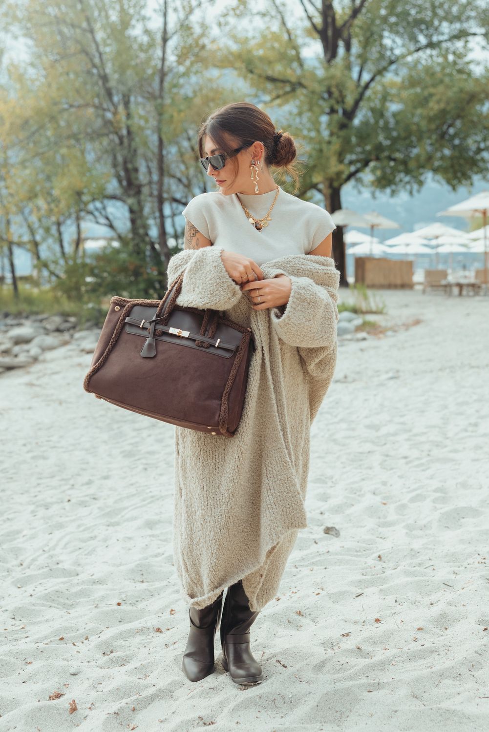 cardigan beige con cappuccio