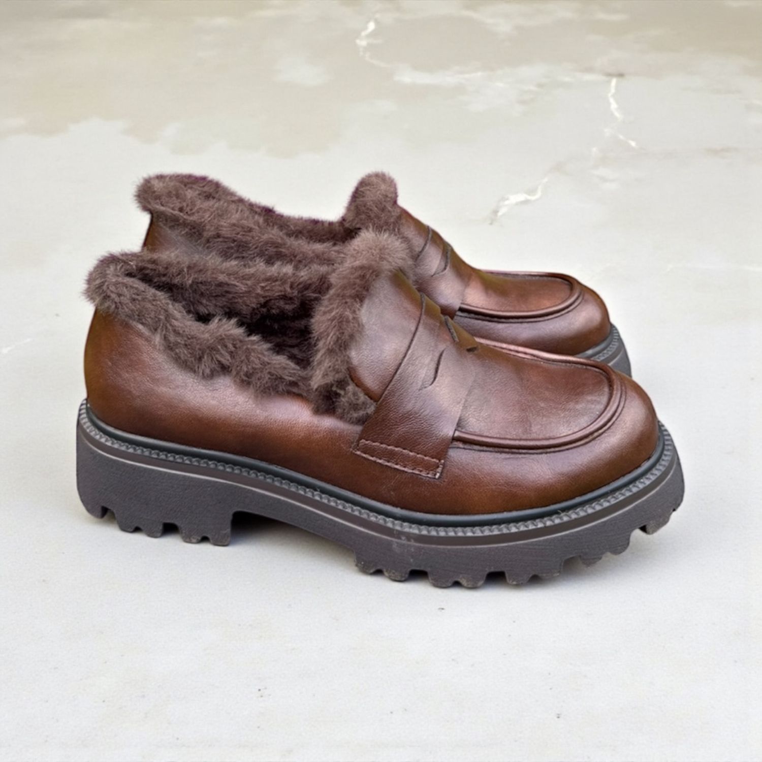 Mocassino marrone con pelo