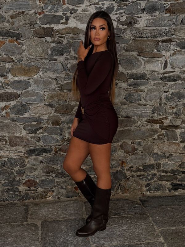 Tubino marrone con dettaglio oro