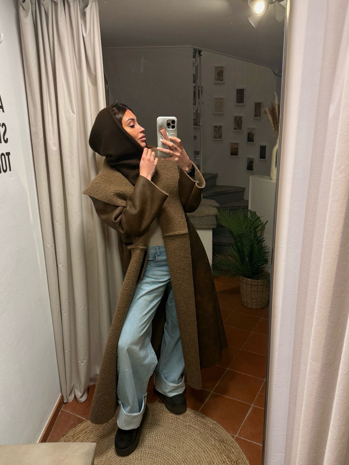 Montone lungo marrone