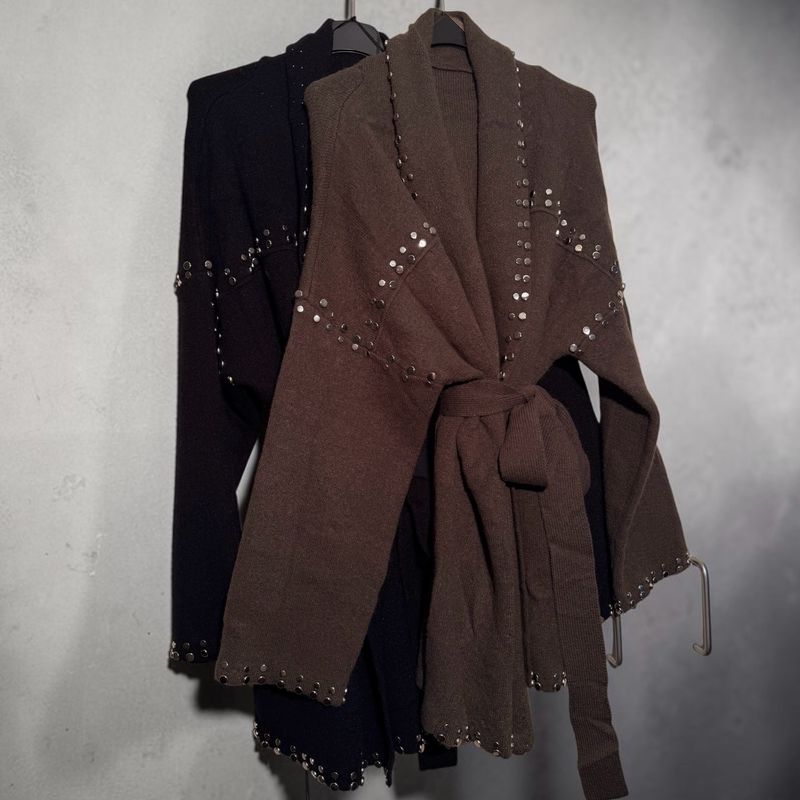 Cardigan con borchie